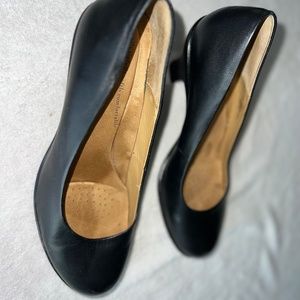 Softspots classic black pump